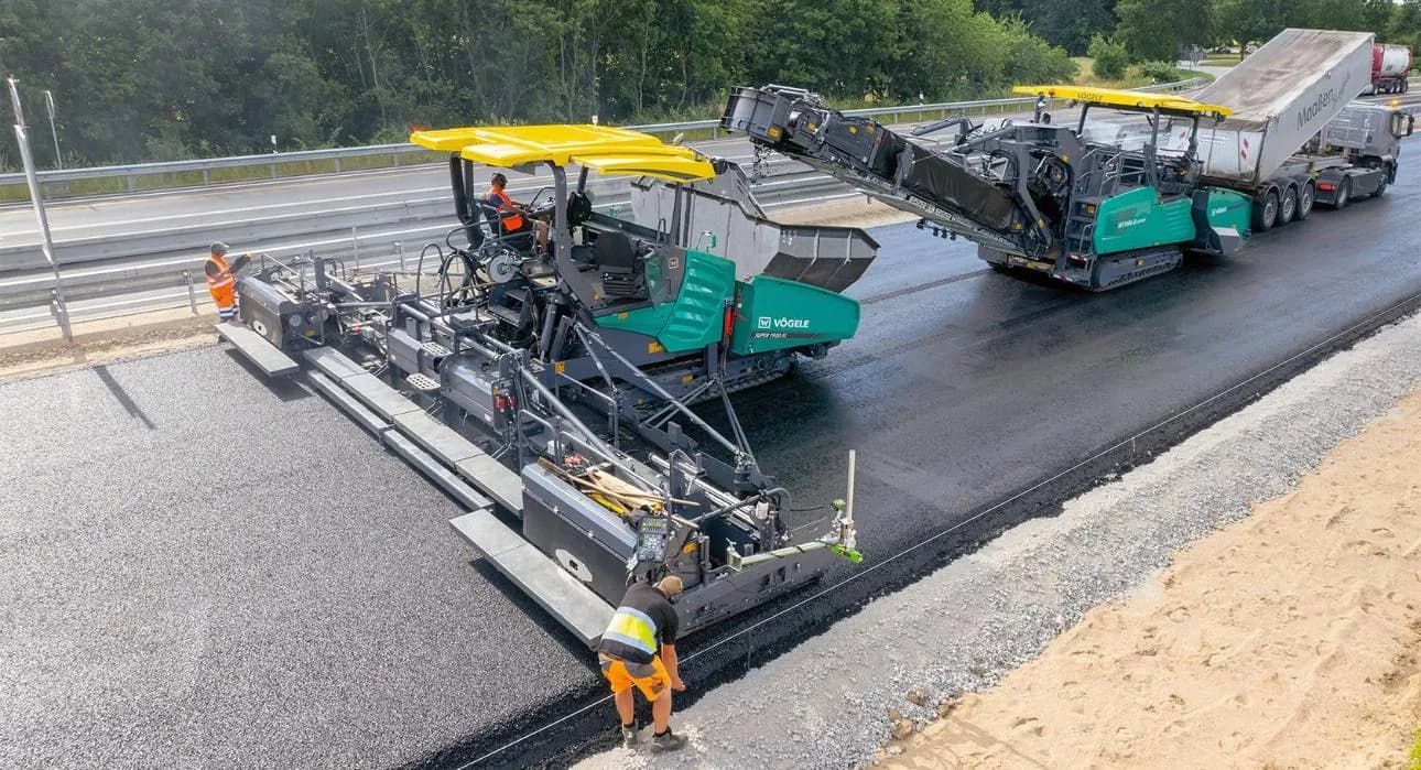 Asphalt pavers (finishers)