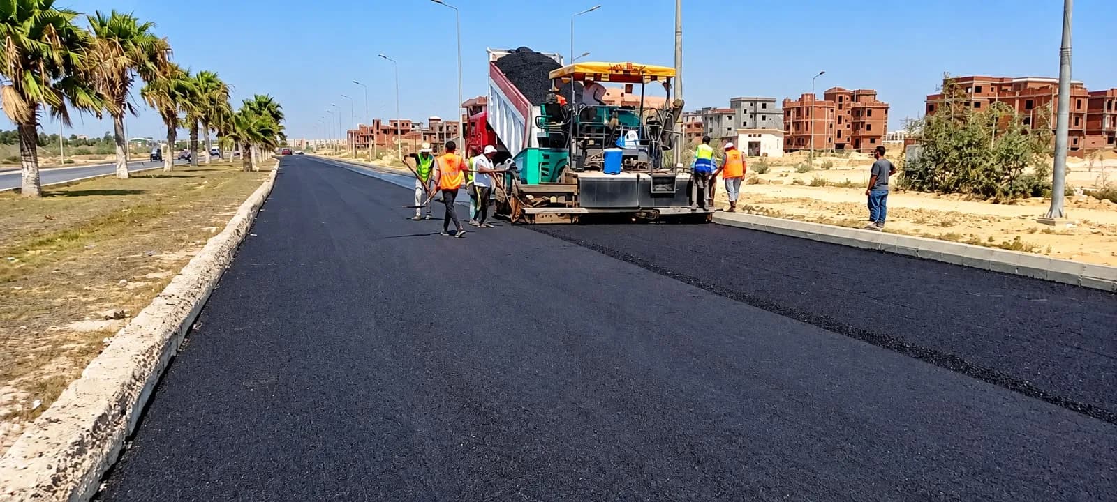 فريق الرصف أثناء العمل